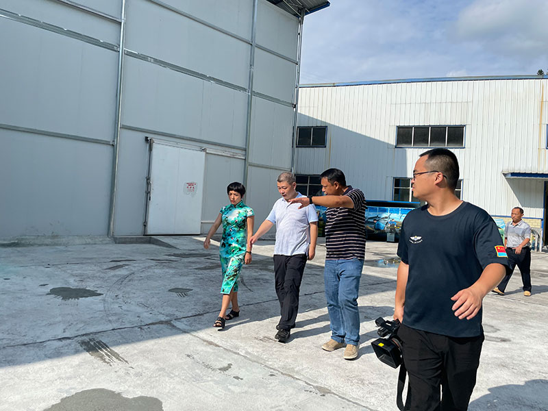 國家民委經(jīng)濟(jì)司副司長黃東輝蒞臨我司視察指導(dǎo)工作 湖北山茶油廠家